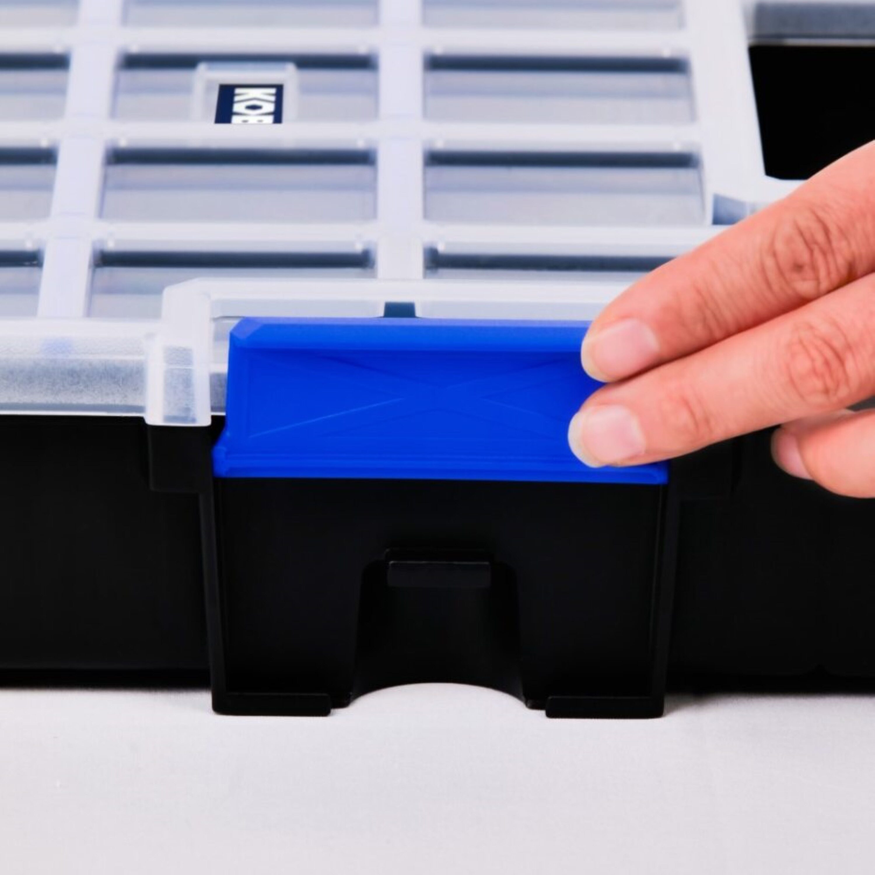 Organizador de plástico grande para piezas pequeñas con 15 compartimentos Kobalt KUDC104