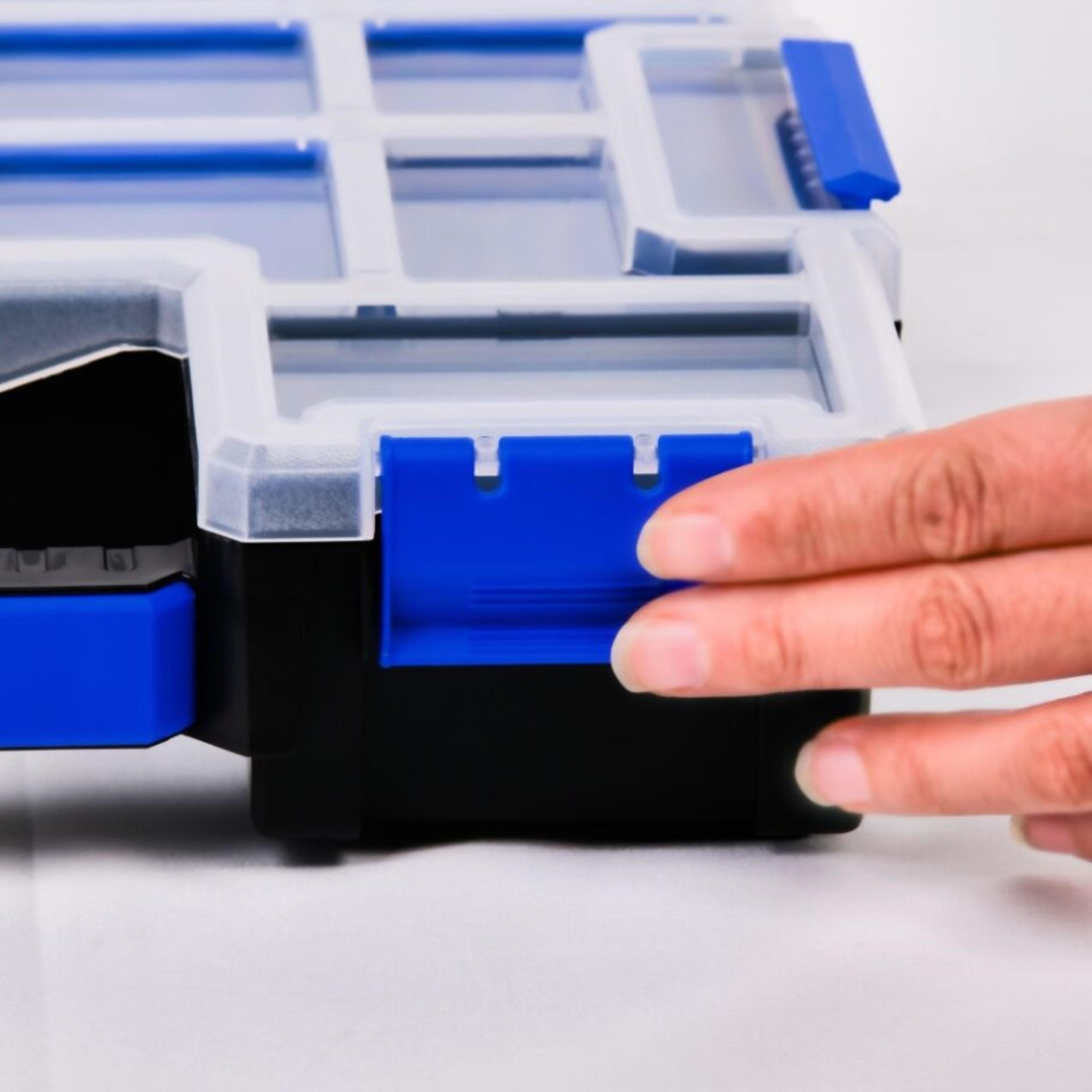 Organizador de plástico grande para piezas pequeñas con 15 compartimentos Kobalt KUDC104