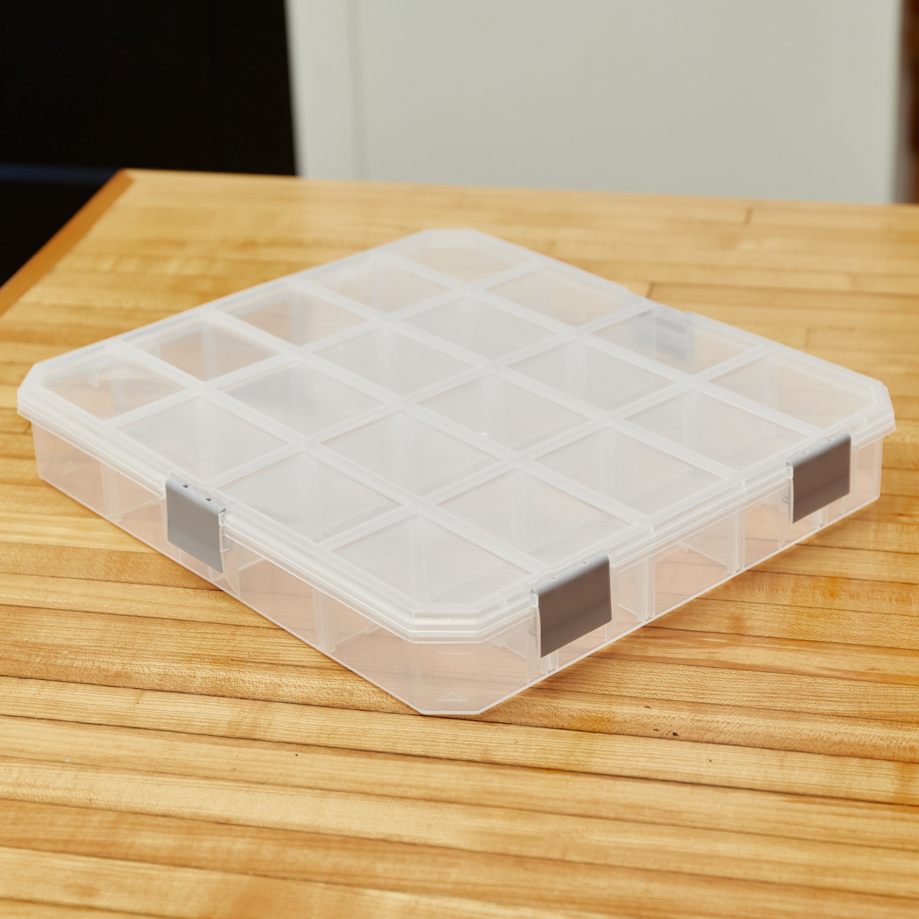 Organizador de pequeñas piezas de Project Source con 20 compartimentos de plástico, modelo 9001LW