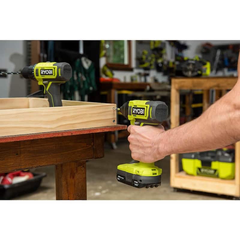 RYOBI ONE+ 18V Taladro/destornillador de impacto inalámbrico de 1/4 de pulgada con kit de baterías (2) 1.5 Ah y cargador - PCL235K2