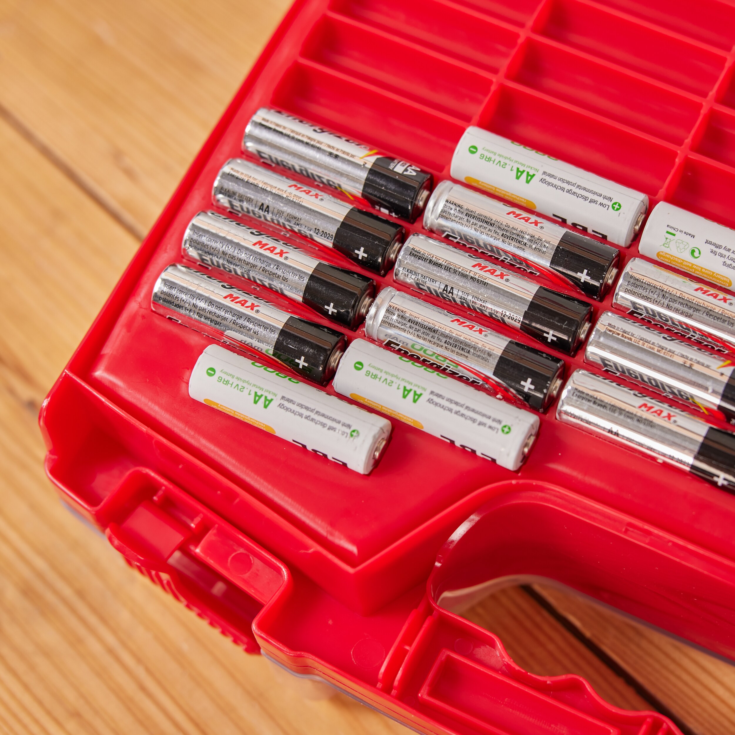 Battery Daddy Organizador de pilas 180 compartimentos - Organizador de piezas pequeñas de plástico mediano.