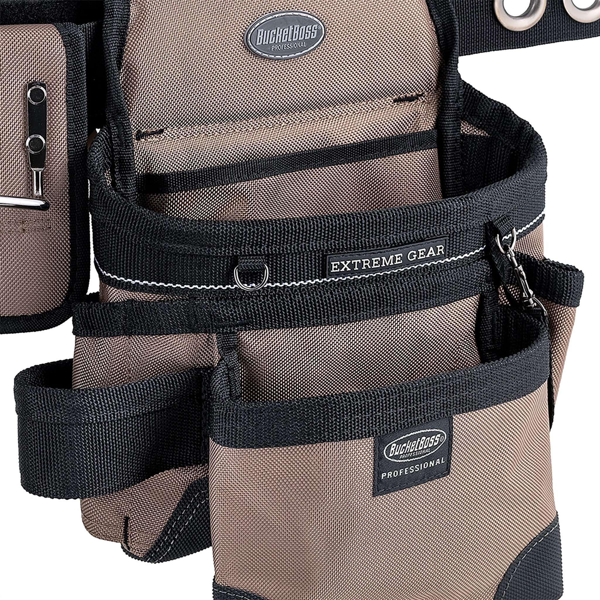 Cinturón de herramientas para constructores de tela en color crema y negro de Bucket Boss con suspensión de poliéster de 3 bolsas