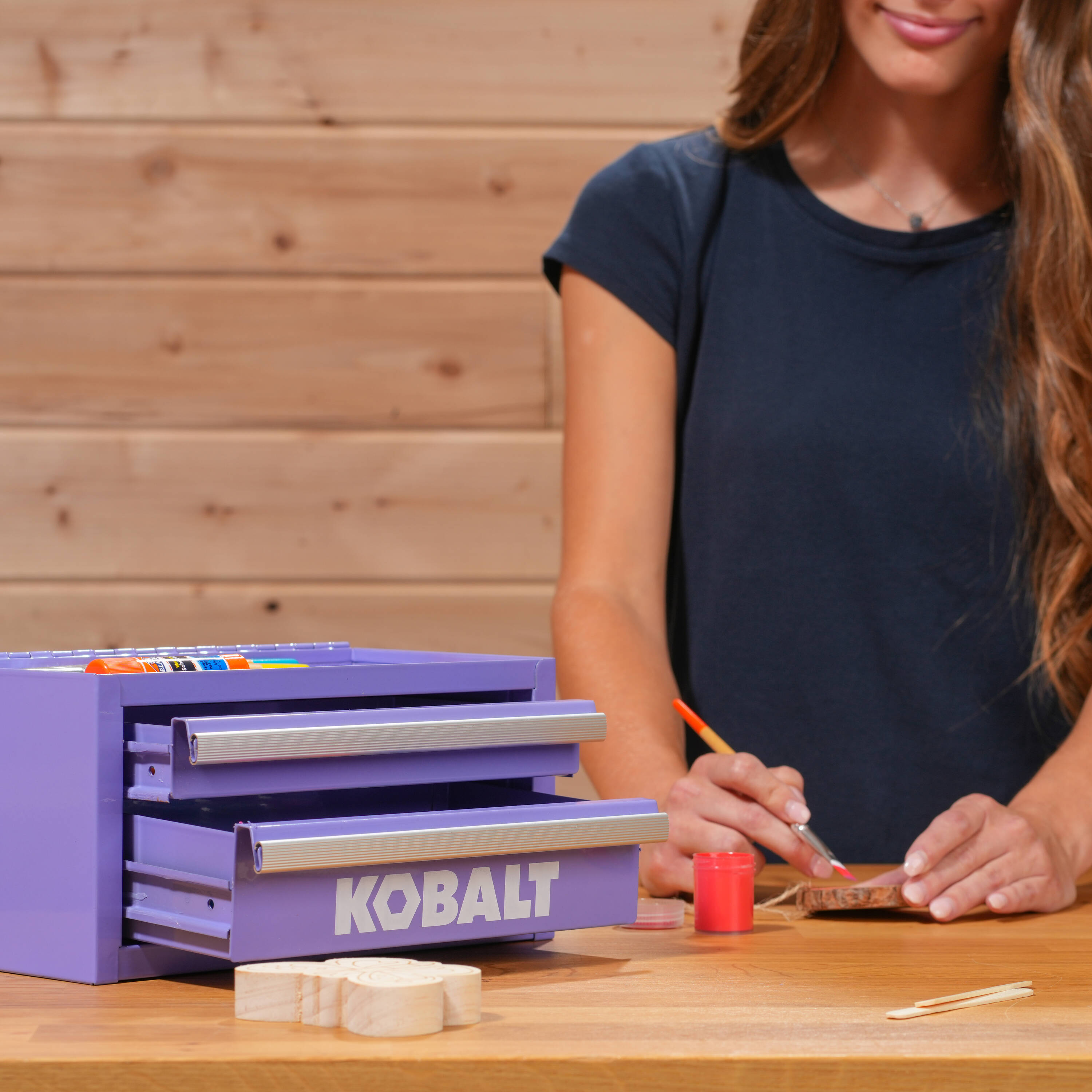 Caja de herramientas portátil mini Kobalt 10.83 pulgadas de ancho x 5.91 pulgadas de alto x 5.91 pulgadas de profundidad, 2 cajones, color lavanda de acero 55231.