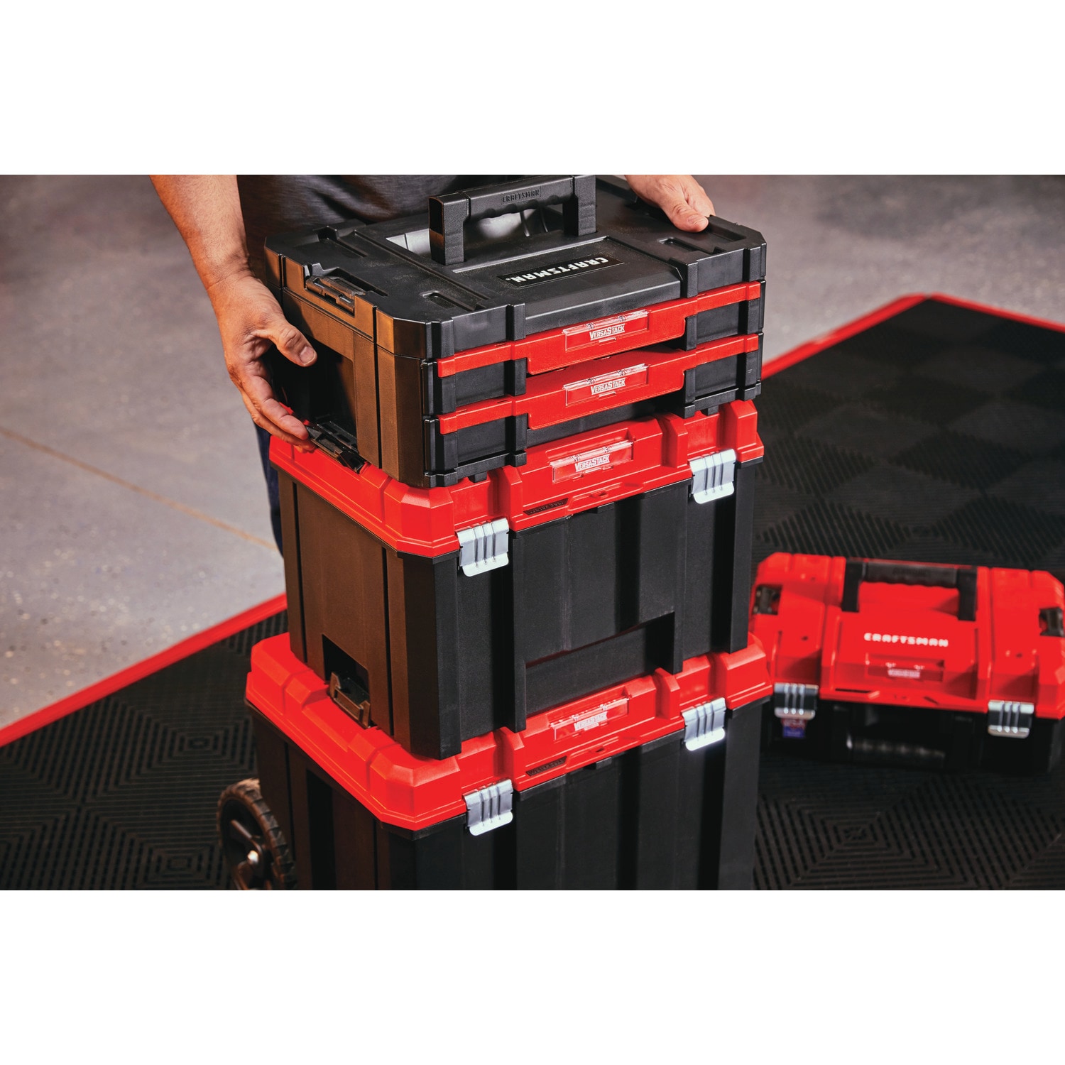 Caja de herramientas de plástico negro CRAFTSMAN VERSASTACK de 17 pulgadas de ancho x 6.87 pulgadas de alto x 12.5 pulgadas de profundidad con 2 cajones CMST17804