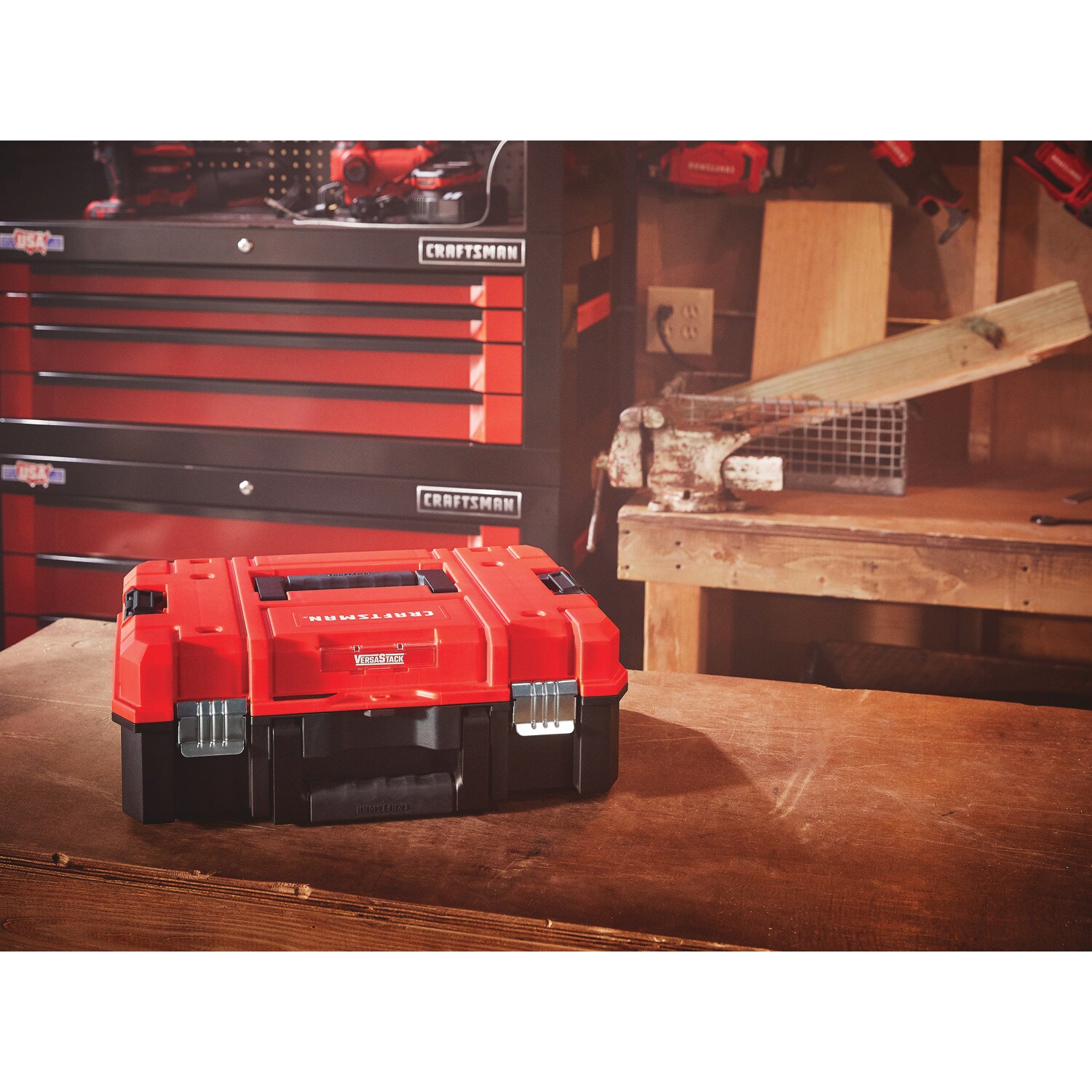 Caja de herramientas de plástico rojo CRAFTSMAN VERSASTACK de 17 pulgadas de ancho x 6.87 pulgadas de alto x 13.0 pulgadas de profundidad CMST17830