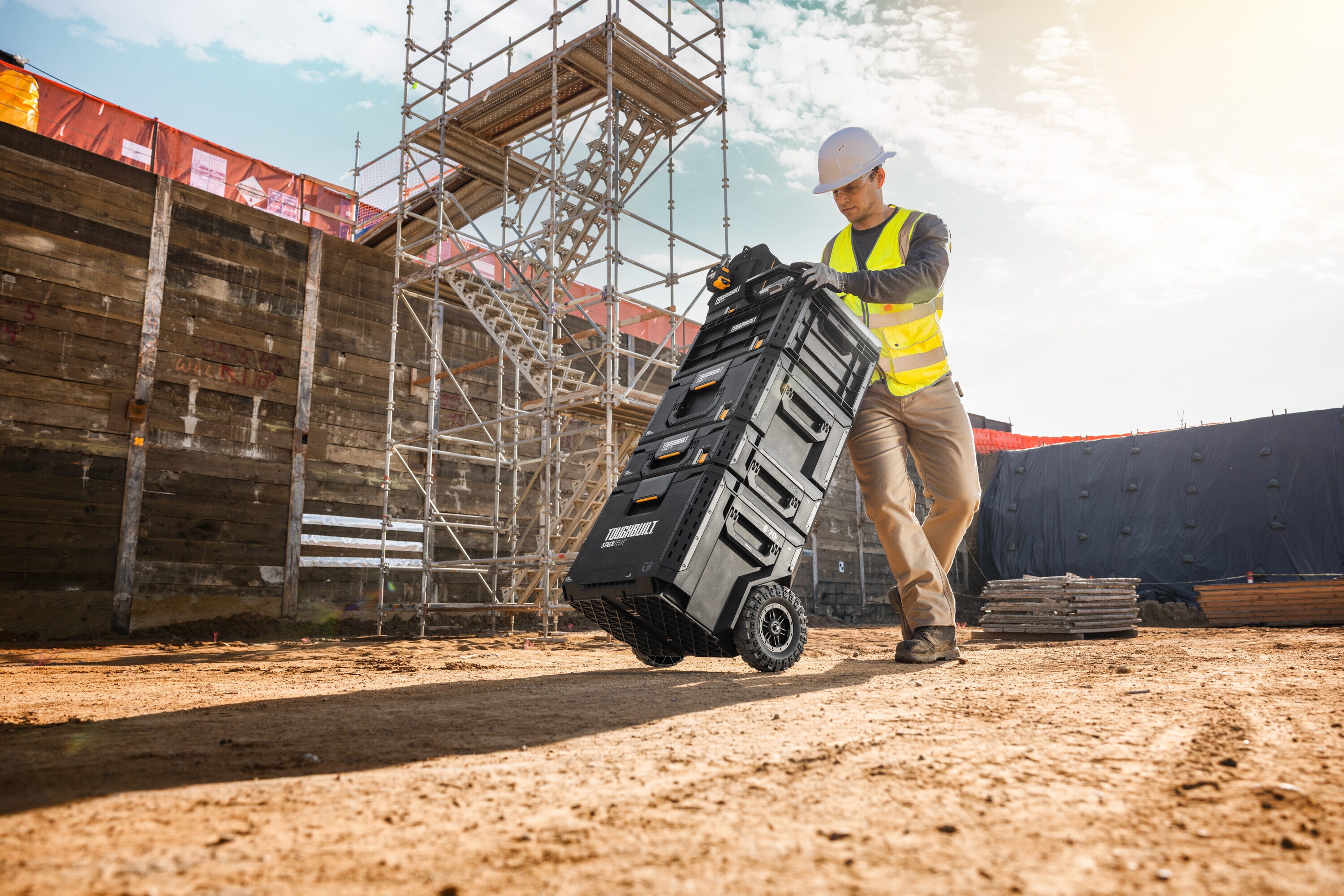 Caja de herramientas de plástico/metal TOUGHBUILT STACKTECH Crate de 21 pulgadas de ancho x 11.4 pulgadas de alto x 16 pulgadas de profundidad TB-B1-X-50