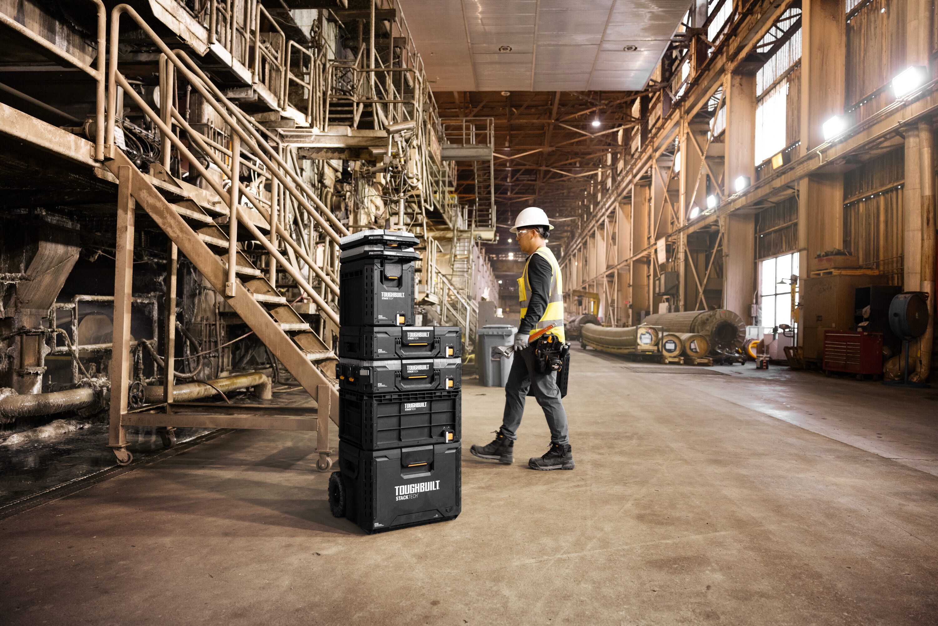 Caja de herramientas de plástico y metal TOUGHBUILT STACKTECH Compact 10.4 pulgadas de ancho x 13.5 pulgadas de alto x 16 pulgadas de profundidad TB-B1-B-60C