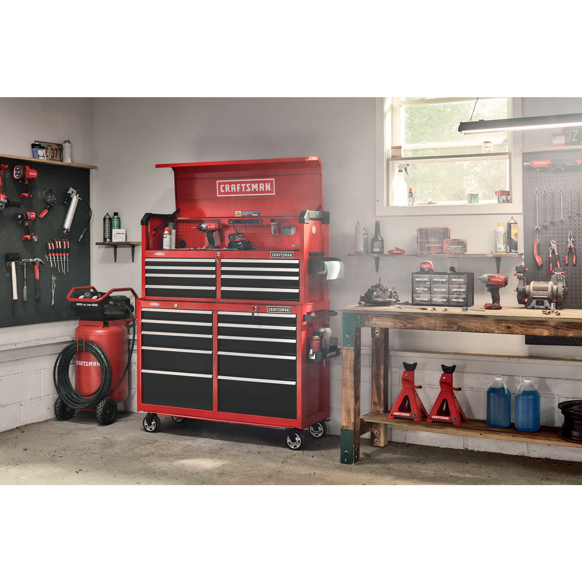Gabinete de herramientas de acero de 8 cajones Craftsman Serie 2000, 51.5 pulgadas de ancho, 24.7 pulgadas de alto y 16 pulgadas de profundidad (rojo y negro) CMST98272RB