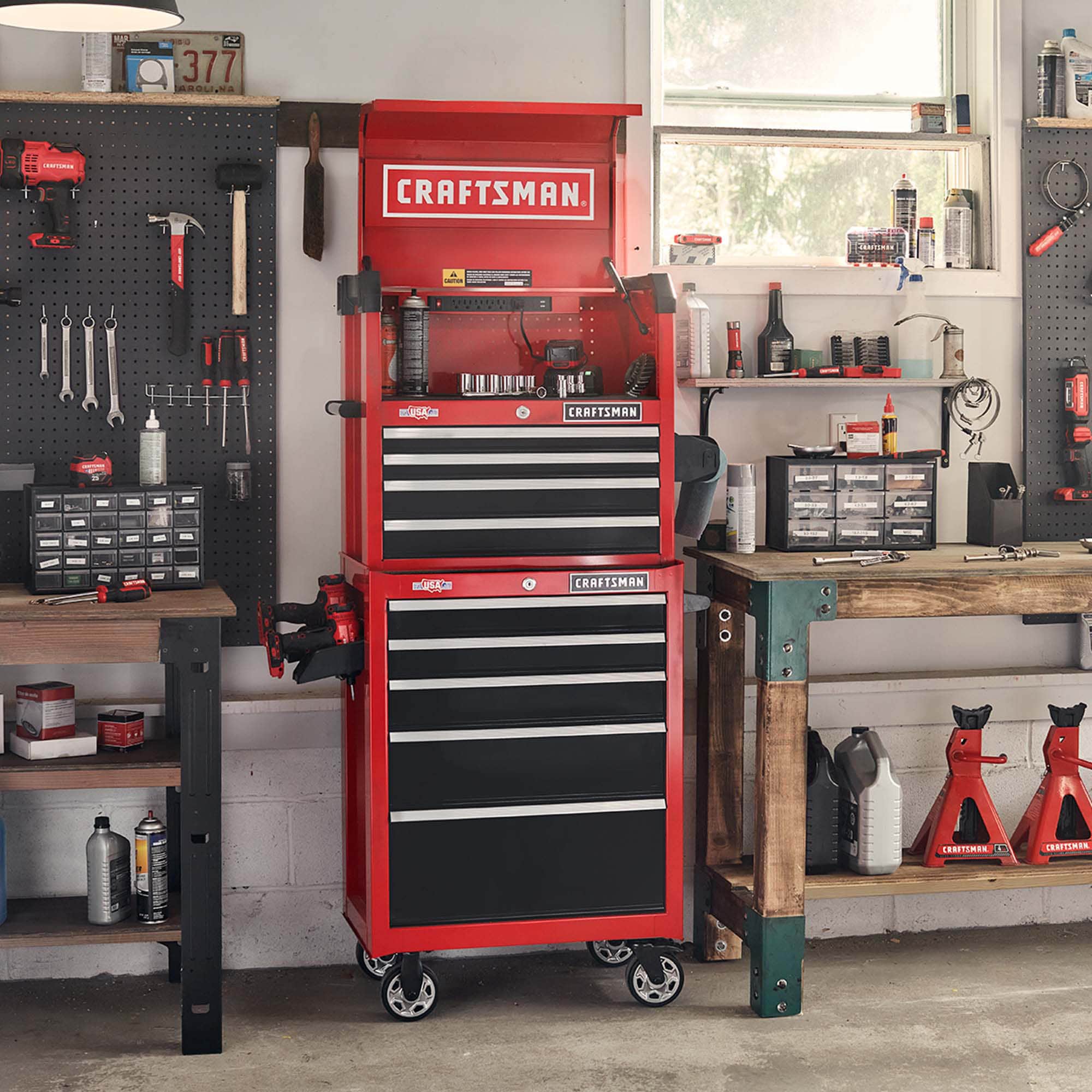 Gabinete de herramientas de acero CRAFTSMAN Serie 2000 de 26 pulgadas de ancho x 24.7 pulgadas de alto x 16 pulgadas de profundidad con 4 cajones (rojo y negro) CMST98267RB