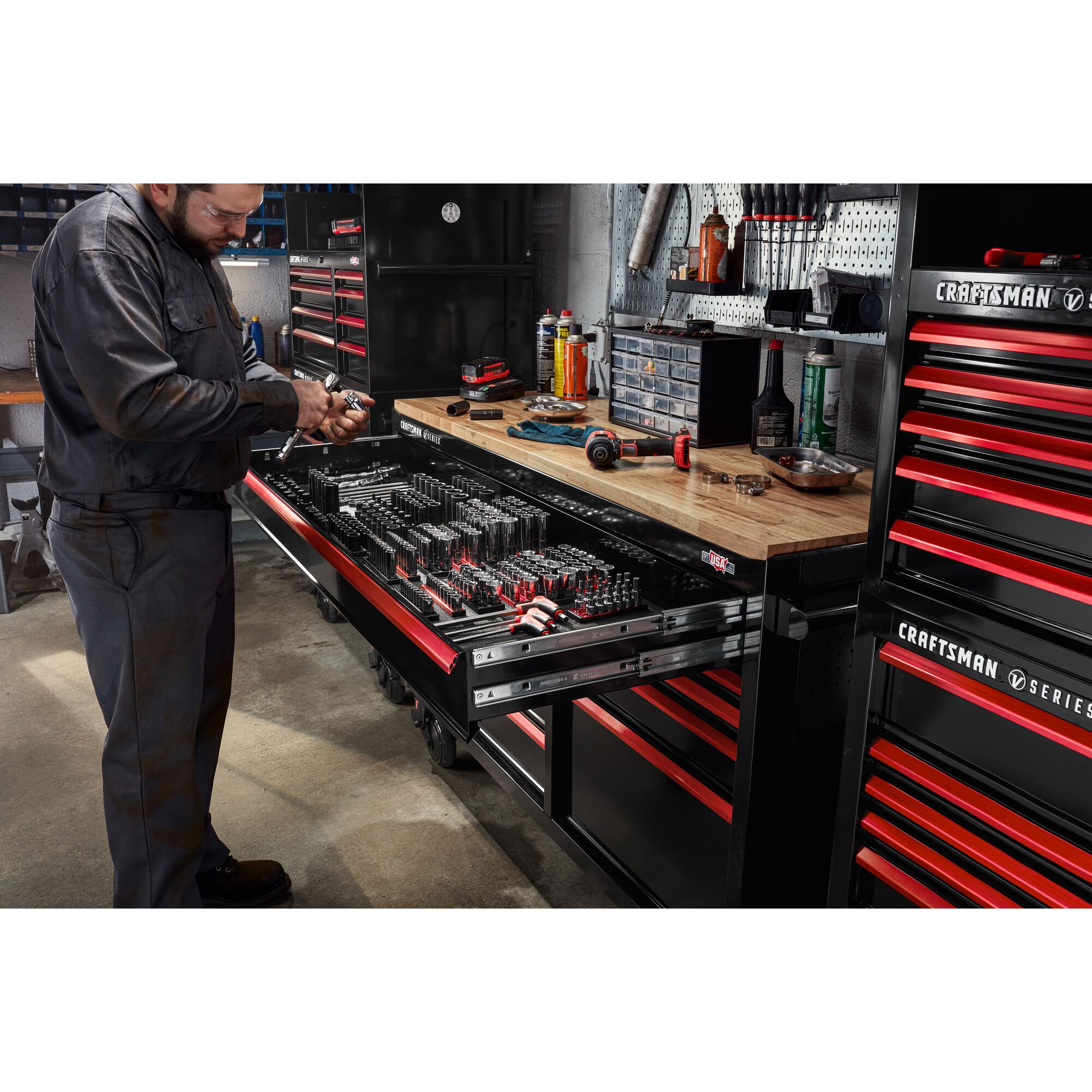 Gabinete de herramientas de acero de 10 cajones CRAFTSMAN V-Series 52 pulgadas de ancho x 27 pulgadas de alto x 21 pulgadas de profundidad (E-Coat Negro) CMSTVS5210BK
