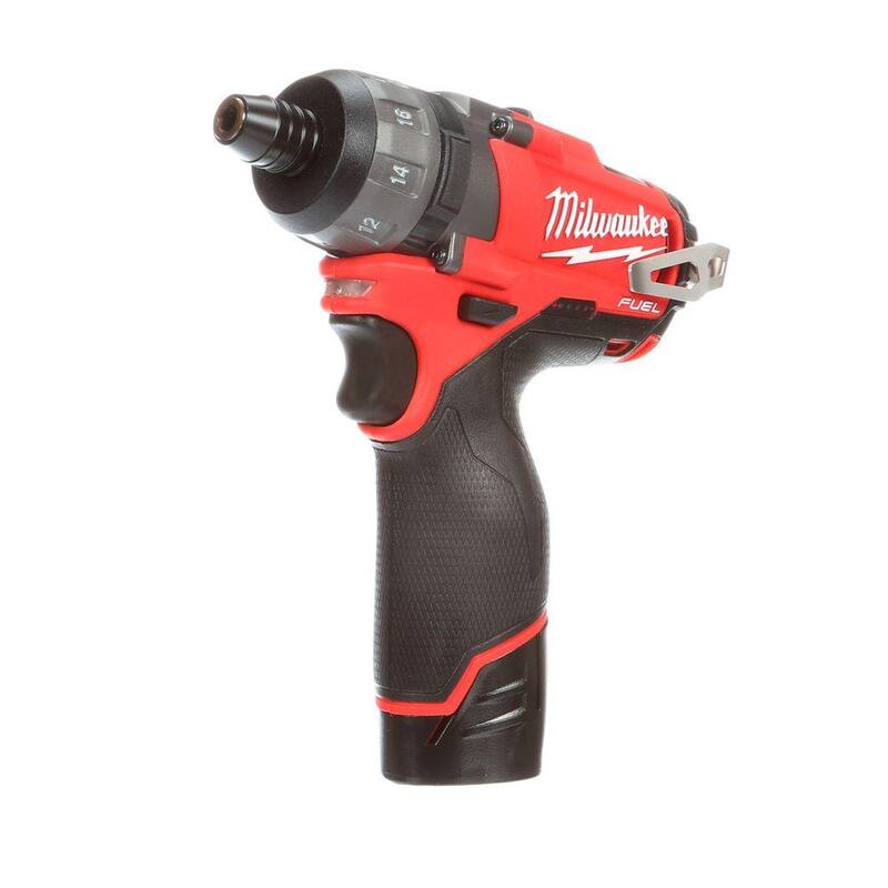 Milwaukee M12 FUEL 12V Kit de atornillador inalámbrico sin escobillas de 1/4 de pulgada con baterías de 2.0h y estuche - 2402-22