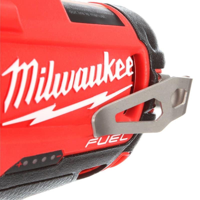 Milwaukee M12 FUEL 12V Kit de atornillador inalámbrico sin escobillas de 1/4 de pulgada con baterías de 2.0h y estuche - 2402-22