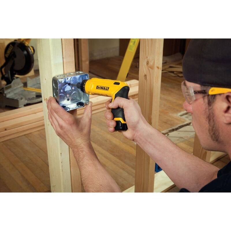 Destornillador inalámbrico giratorio DEWALT 8V MAX con mango ajustable, (1) batería de 1.0Ah, cargador y bolsa - DCF680N1