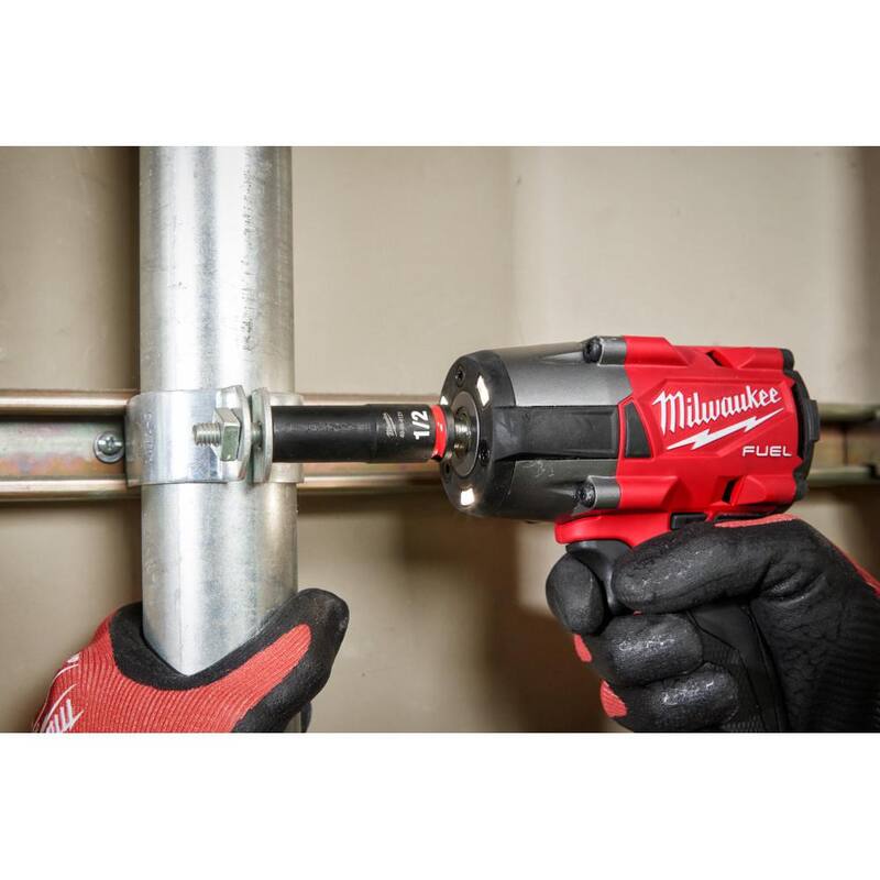Juego de dados de impacto Milwaukee SHOCKWAVE de 3/8 de pulgada con medidas en sistema inglés y métrico de 6 puntos (43 piezas) - 49-66-7009