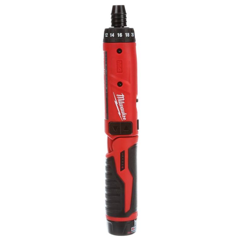 Milwaukee M4 4V Inalámbrico de Iones de Litio 1/4 pulgadas Destornillador de Impacto con Hexágono 2 Baterías Kit más Juego de Puntas de Destornillador SHOCKWAVE (70 piezas) - 2101-22-48-32-5151