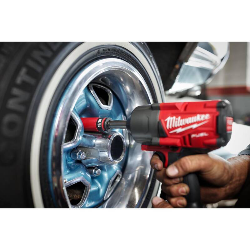 Juego de llaves de impacto Milwaukee SHOCKWAVE Impact-Duty de 1/2 pulgadas con medidas estándar y métricas para tuercas de rueda (9 piezas) - 49-66-7832