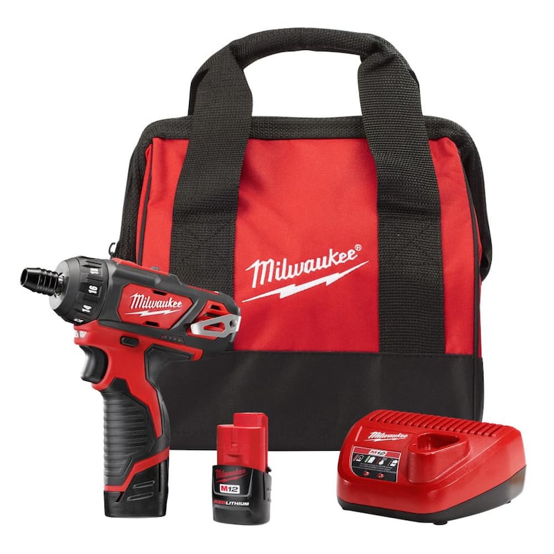 Milwaukee M12 12V Taladro inalámbrico de iones de litio de 1/4 de pulgada con juego de destornillador de 2 velocidades con dos baterías de 1.5 Ah y bolsa - 2406-22.