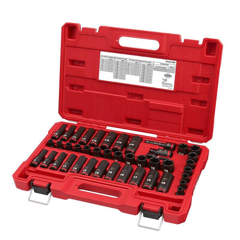 Juego de llaves de impacto Milwaukee Shockwave de 3/8 pulg. con medidas en sistema métrico y estándar de 6 puntos y juego de puntas para llave de impacto en estuche Packout (133 piezas) - 49-66-7009-48-32-5157