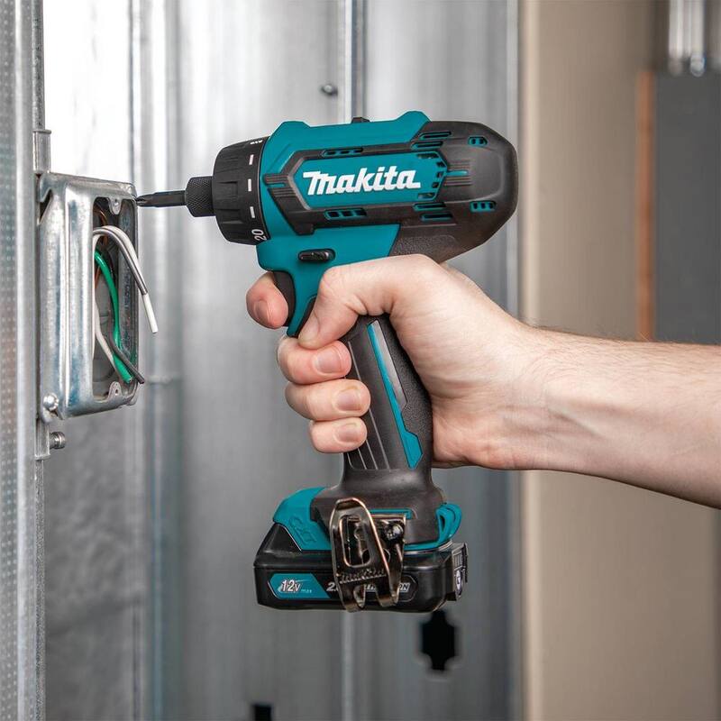 Kit destornillador inalámbrico de 12V máx CXT de iones de litio 1/4 de pulgada de Makita, 2.0Ah - FD10R1