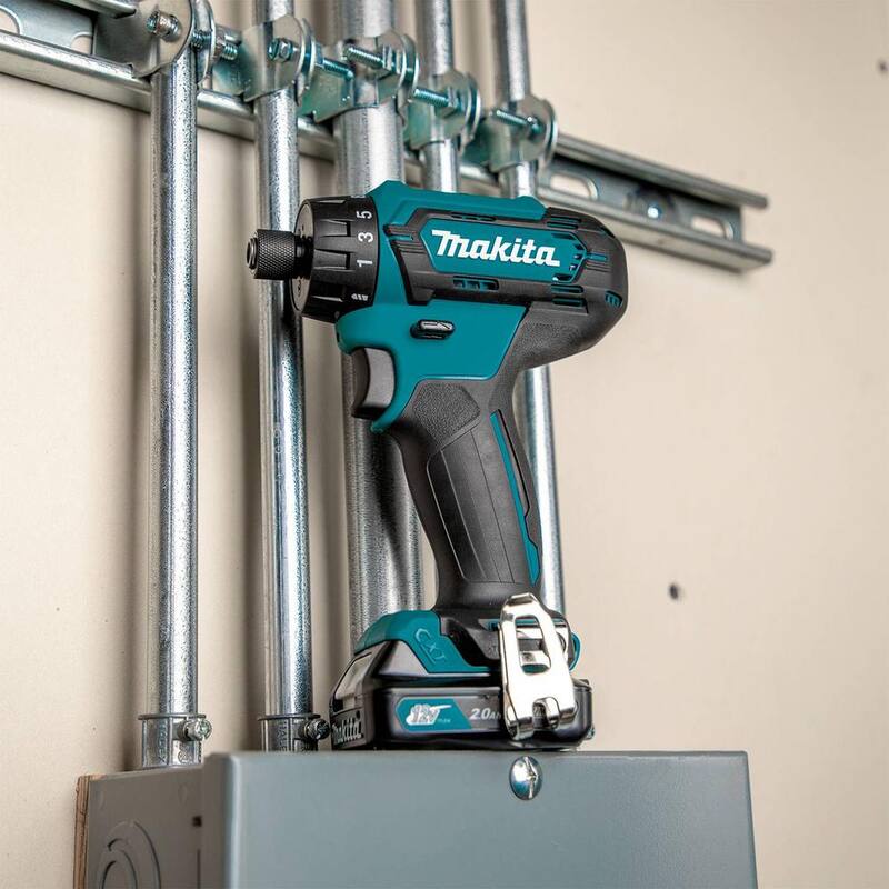 Kit destornillador inalámbrico de 12V máx CXT de iones de litio 1/4 de pulgada de Makita, 2.0Ah - FD10R1