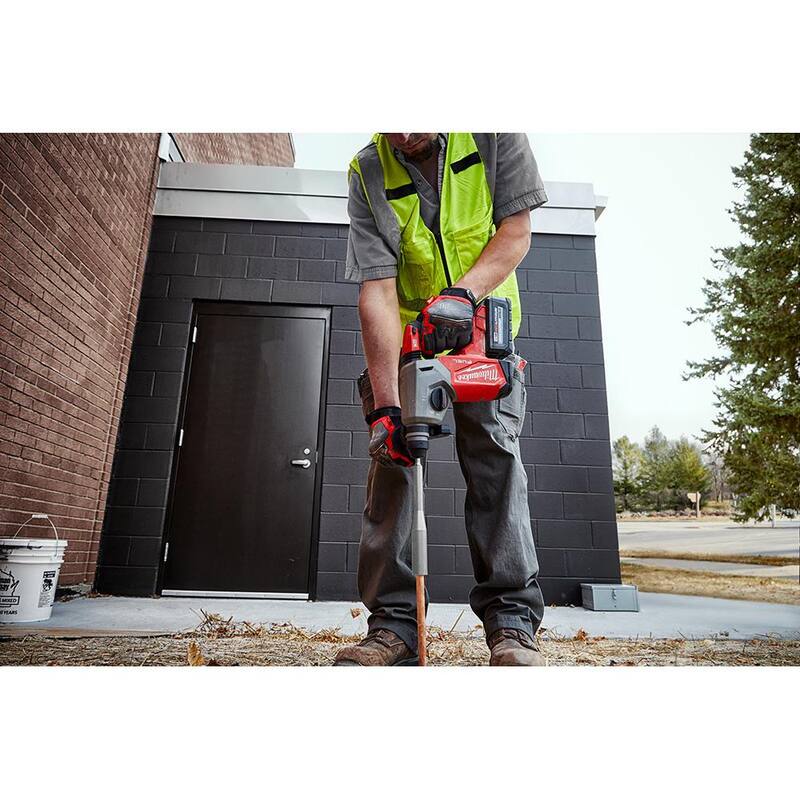 Kit de martillo rotativo inalámbrico Milwaukee M18 FUEL de 18 voltios con batería de iones de litio de 6.0 Ah y motor sin escobillas de 1 pulgada SDS-Plus - 2912-22-48-11-1865.