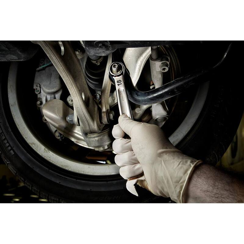 Set de herramientas de mecánica Milwaukee Combination Metric Wrench con juego de herramientas de mecánica con trinquete/vasos SAE/métricos de 1/4 pulg. (40 piezas) - 48-22-9515-48-22-9044