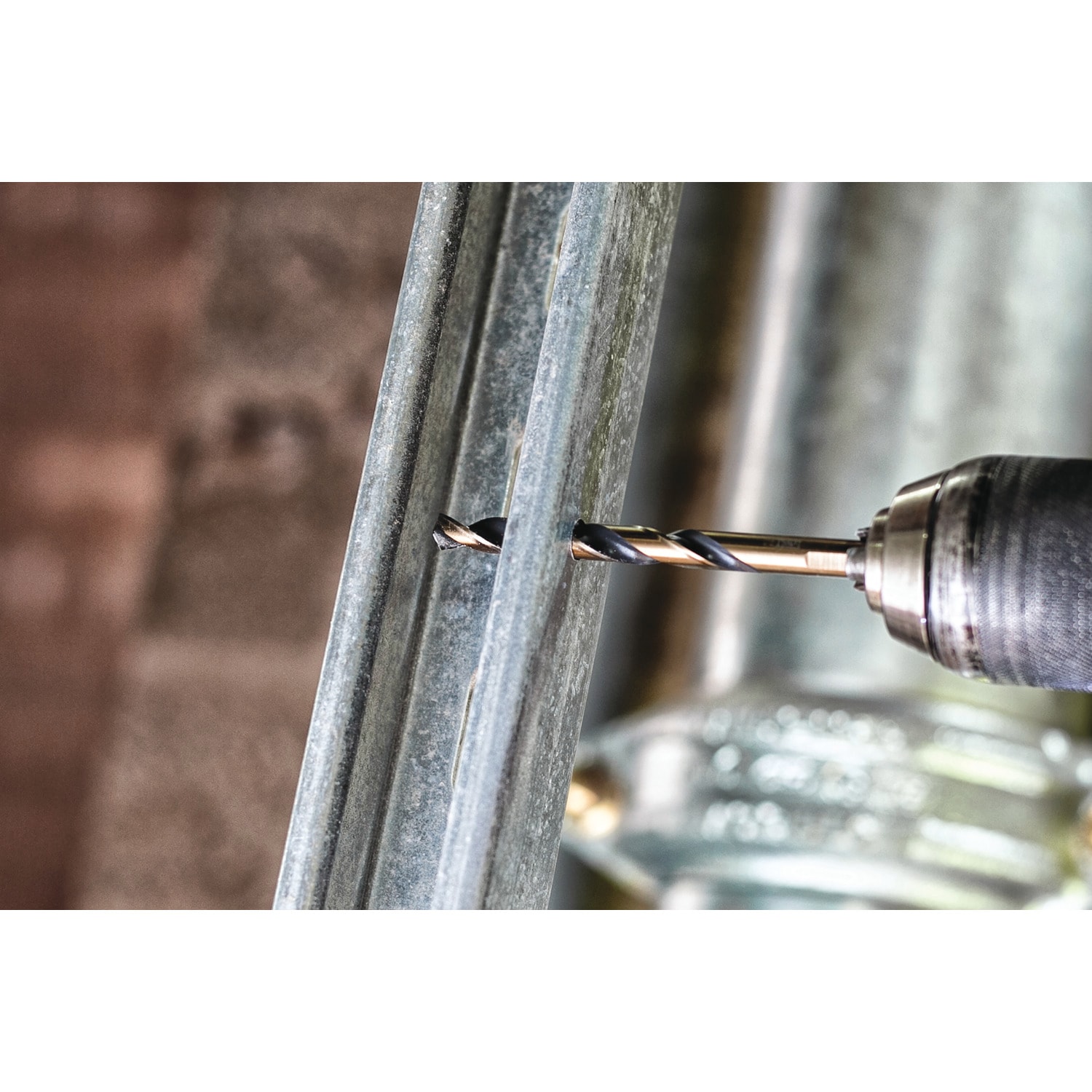 Broca helicoidal de acero de alta velocidad recubierta en negro y dorado DEWALT 1/2 pulgadas x 6-1/8 pulgadas - DW1132