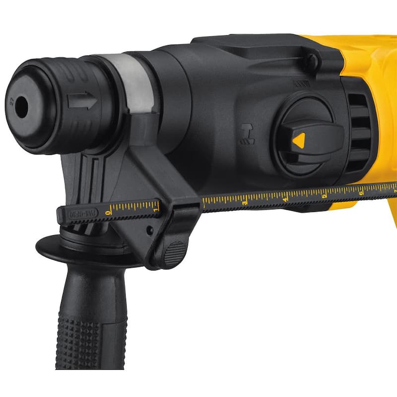 Martillo rotativo inalámbrico sin escobillas DEWALT 20V MAX de 1 pulgada SDS Plus con mango en D para concreto y albañilería y (2) baterías de 20V 4.0Ah - DCH133M2