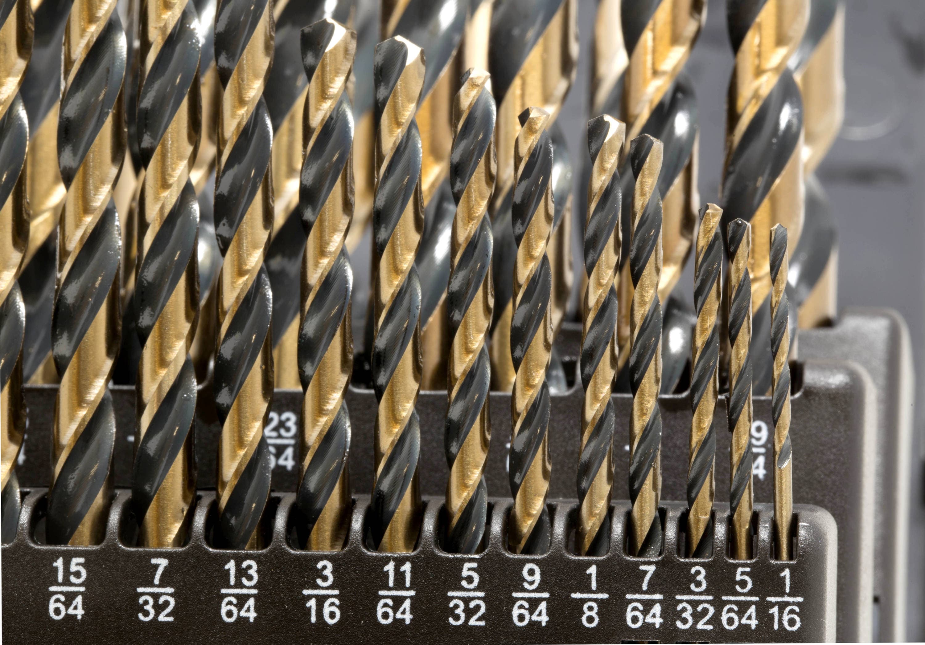 Set surtido de 29 piezas de brocas WEN Black Gold Drill Bit recubiertas de negro y oro de longitud estándar para trabajo pesado - DB292G.