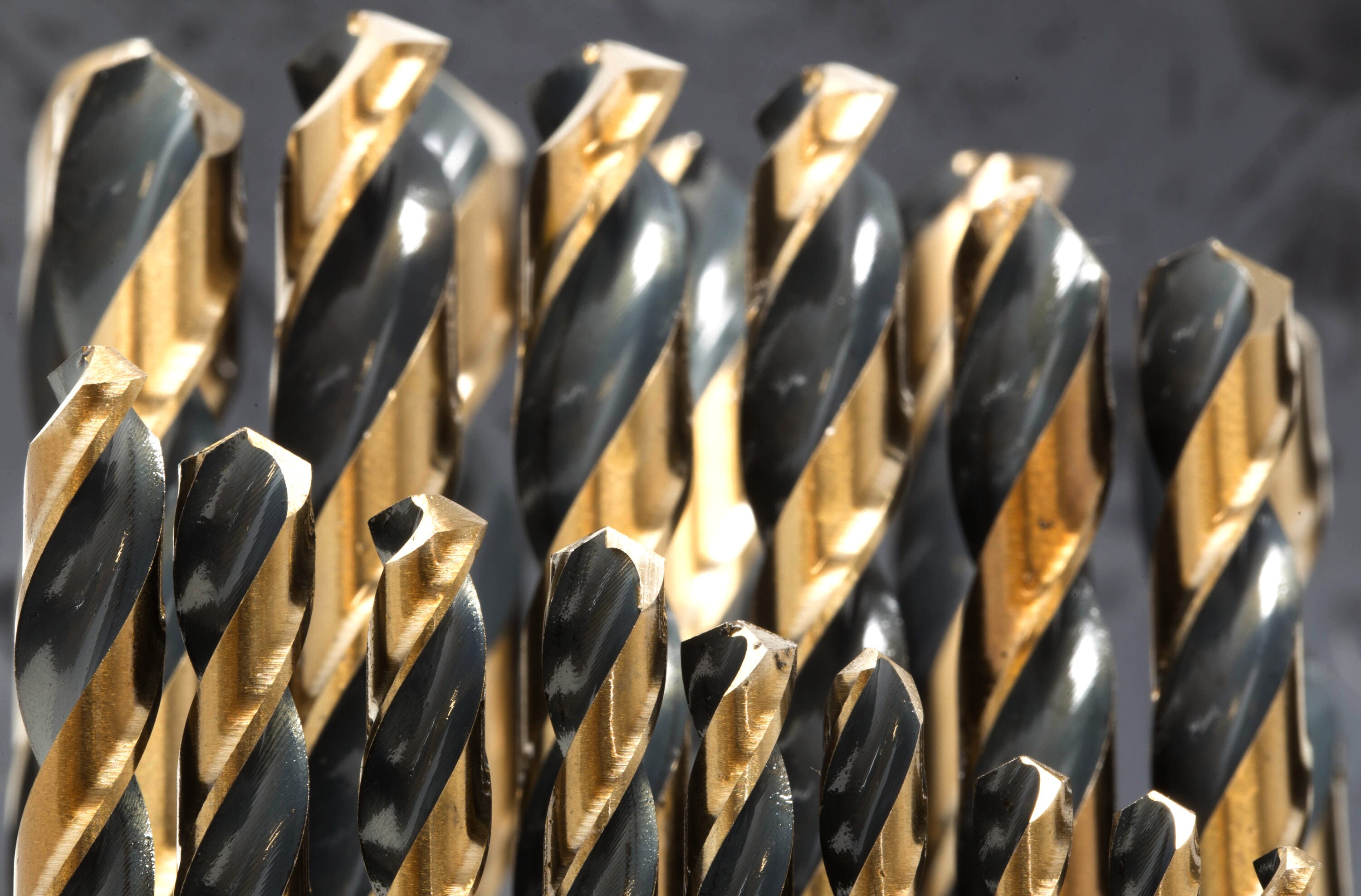 Set surtido de 29 piezas de brocas WEN Black Gold Drill Bit recubiertas de negro y oro de longitud estándar para trabajo pesado - DB292G.
