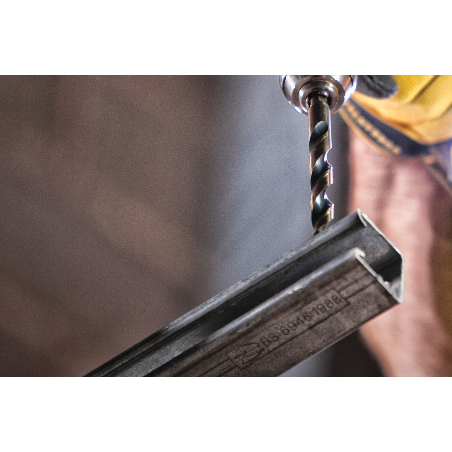 DEWALT Juego de Brocas Torcidas de Jobber de 2 piezas de 1/16 pulgadas surtidas en negro y dorado recubierto de HSS de 1-7/8 pulgadas - DW1104