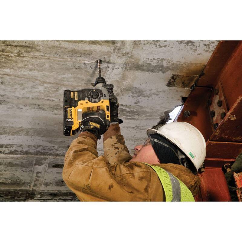 DEWALT 20V MAX XR Martillo Rotativo Inalámbrico con Tecnología Brushless de 1 pulgada SDS Plus en Forma de L, (1) Batería de Iones de Litio 20V 5.0Ah y Cargador - DCB205CKWDCH273B