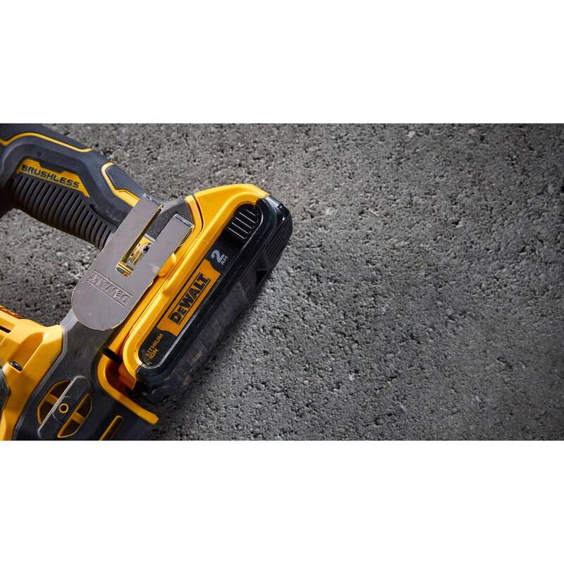 Martillo rotativo DEWALT 20V Max de 5/8 pulgadas con tecnología inalámbrica de iones de litio sin escobillas SDS PLUS y kit con dos baterías de 2.0 Ah y cargador - DCH172D2