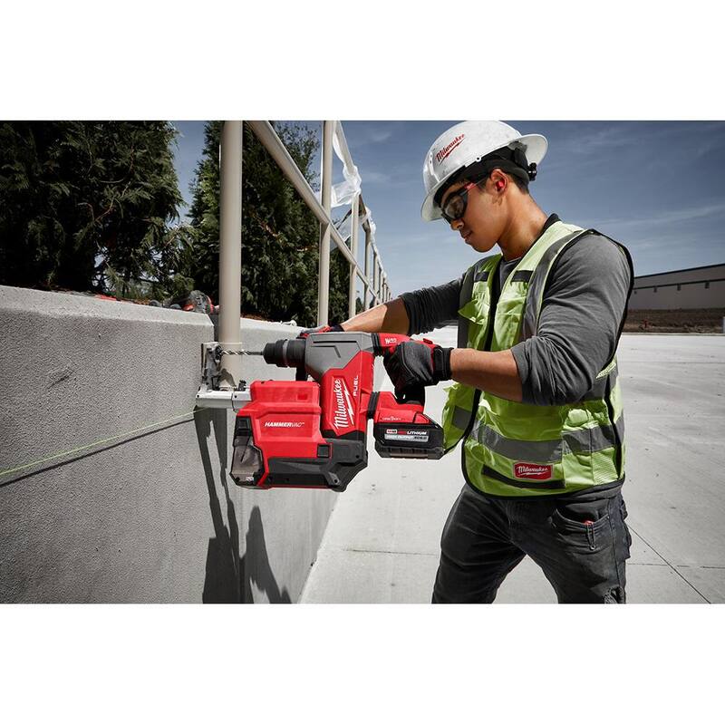 Milwaukee M18 FUEL 18V Lithium-Ion Brushless 1-1/8 in. Martillo rotativo SDS-Plus inalámbrico/Destornillador de polvo con extractor, Kit, Dos baterías de 6.0Ah - 2915-22DE