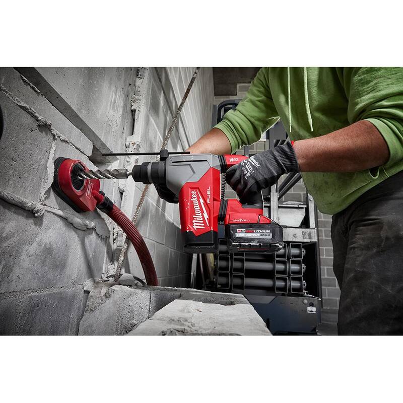 Martillo rotativo inalámbrico Milwaukee M18 FUEL 18V de iones de litio SDS-Plus 1-1/8 in. (Herramienta solamente) con amoladora de 4-1/2 in./5 in. - 2915-20-2888-20.