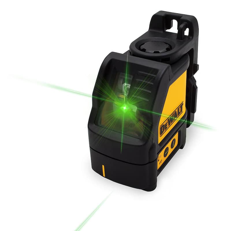 Nivel láser de líneas cruzadas autonivelante verde de 100 pies DEWALT con (3) baterías AA y estuche - DW088CG