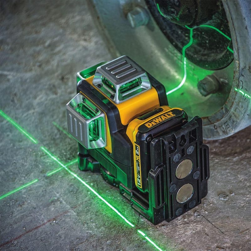 Nivel láser de 3 rayos verdes autonivelante de 360 grados DEWALT 12V MAX de ion de litio de 100 pies con batería de 2.0Ah, cargador y estuche - DW089LG