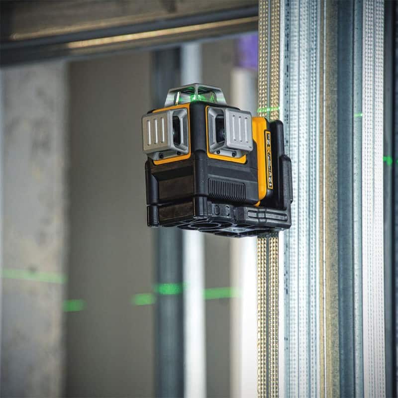 Nivel láser de 3 rayos verdes autonivelante de 360 grados DEWALT 12V MAX de ion de litio de 100 pies con batería de 2.0Ah, cargador y estuche - DW089LG