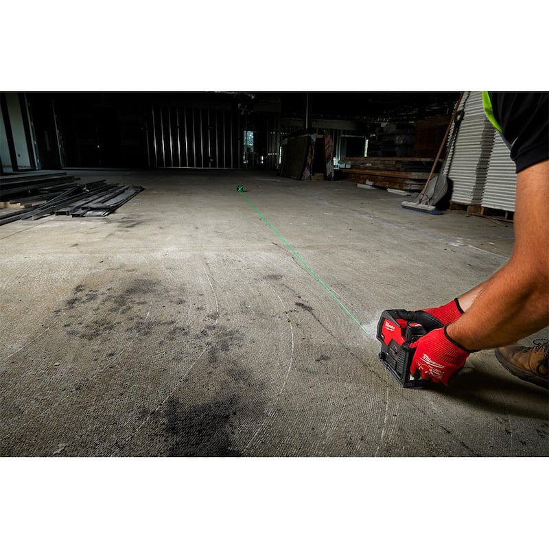 Nivel láser de línea cruzada y puntos de plomada Milwaukee M12 de 12 voltios de 125 pies inalámbrico de ion de litio verde (solo herramienta) - 3622-20