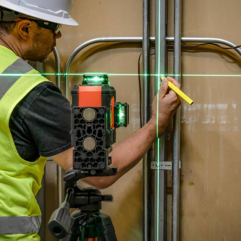 Nivel láser plano recargable autonivelante verde de Klein Tools con estuche de transporte resistente- 93PLL