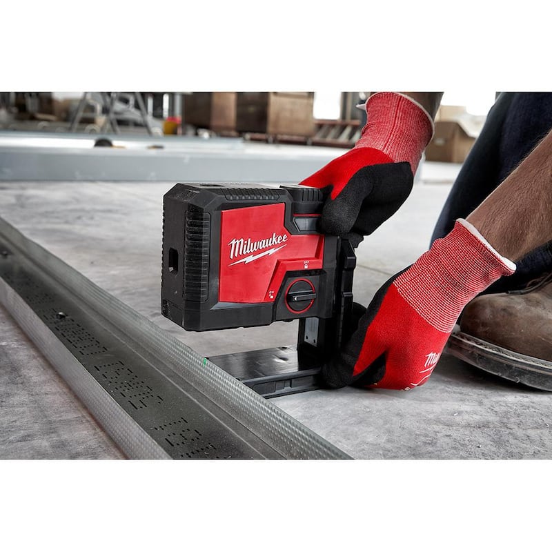 Milwaukee Verde 100 pies Nivel láser recargable de 3 puntos con batería de iones de litio REDLITHIUM USB y cargador - 3510-21