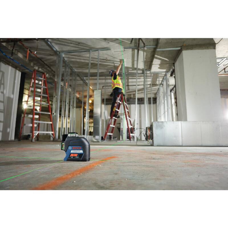 Nivel láser de 3 planos con autonivelación verde de 300 pies de Bosch, montura de ajuste fino, estuche de transporte con trípode - GLL3-300G+BT170