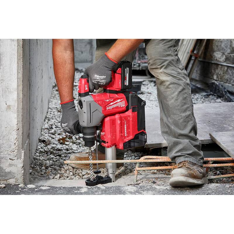 Martillo rotativo inalámbrico Milwaukee M18 FUEL 18-Volt de 1-1/8 pulgadas con tecnología de ion de litio sin escobillas SDS-Plus y kit de inicio de 8.0 Ah - 2915-20-48-59-1880.