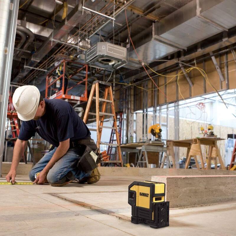 Nivel láser autonivelante DEWALT de 165 pies con 5 puntos rojos y línea horizontal, con (3) pilas AA y estuche - DW0851