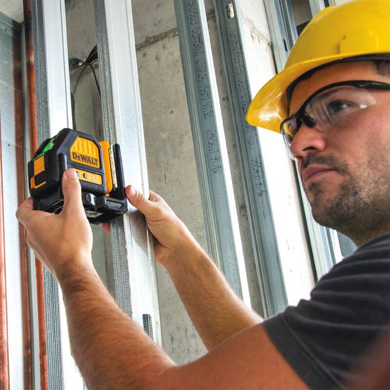 Nivel láser de líneas cruzadas autonivelante verde DEWALT 12V MAX de 165 pies con batería de 2.0Ah, cargador y estuche - DW088LG-QU
