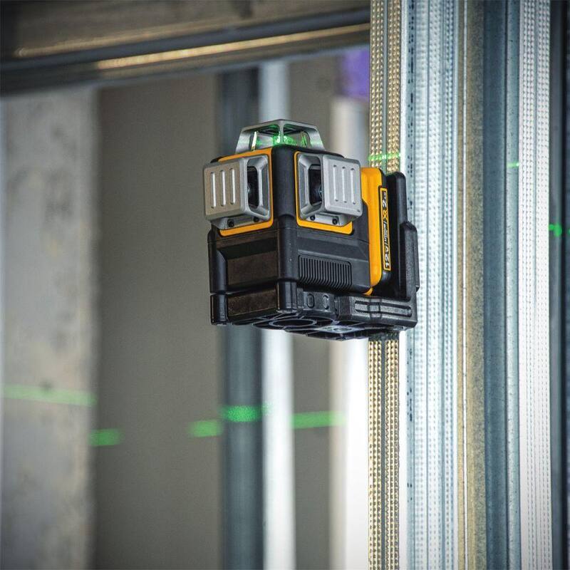 Kit de nivel láser DEWALT 12V MAX de litio de 100 pies con autonivelado verde de 3 haces y 360 grados y cinta métrica de bolsillo de 9 pies - DW089LG-QUW3028