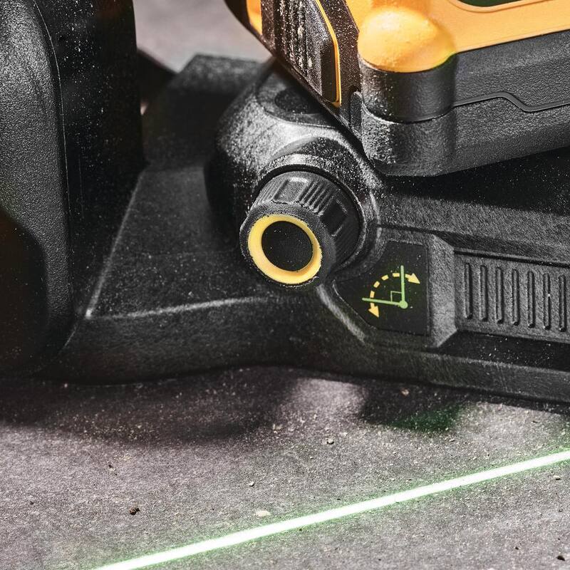 Nivel láser de líneas cruzadas DEWALT 20V/12V con alcance de 165 pies y paquete de batería de iones de litio compacta de 20V MAX de 3.0Ah y cargador de 12V a 20V MAX - DCLE34030GBW30C