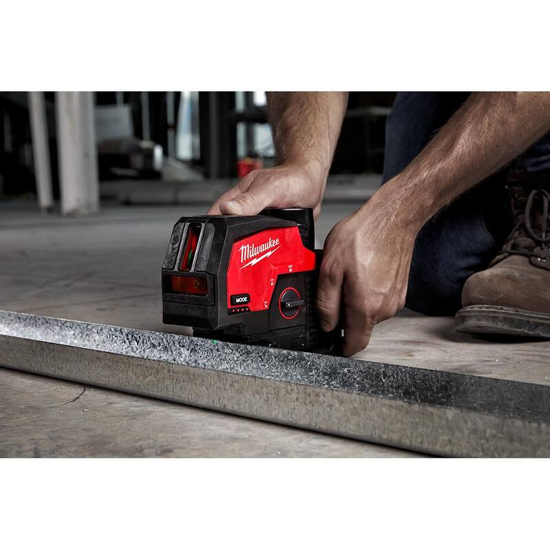 Milwaukee M12 12-Volt Lithium-Ion Inalámbrico 125 ft. Kit de nivel láser de puntos cruzados/vertical verde con batería de 3.0 y 4.0 Ah - 3622-21-48-11-2440