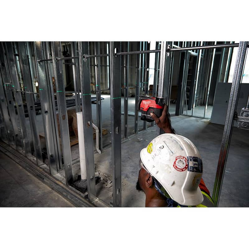 Nivel láser de puntos cruzados y verticales verde inalámbrico de 12 voltios Milwaukee M12 de 125 pies con montura rápida de 360° - 3622-20-48-35-1311