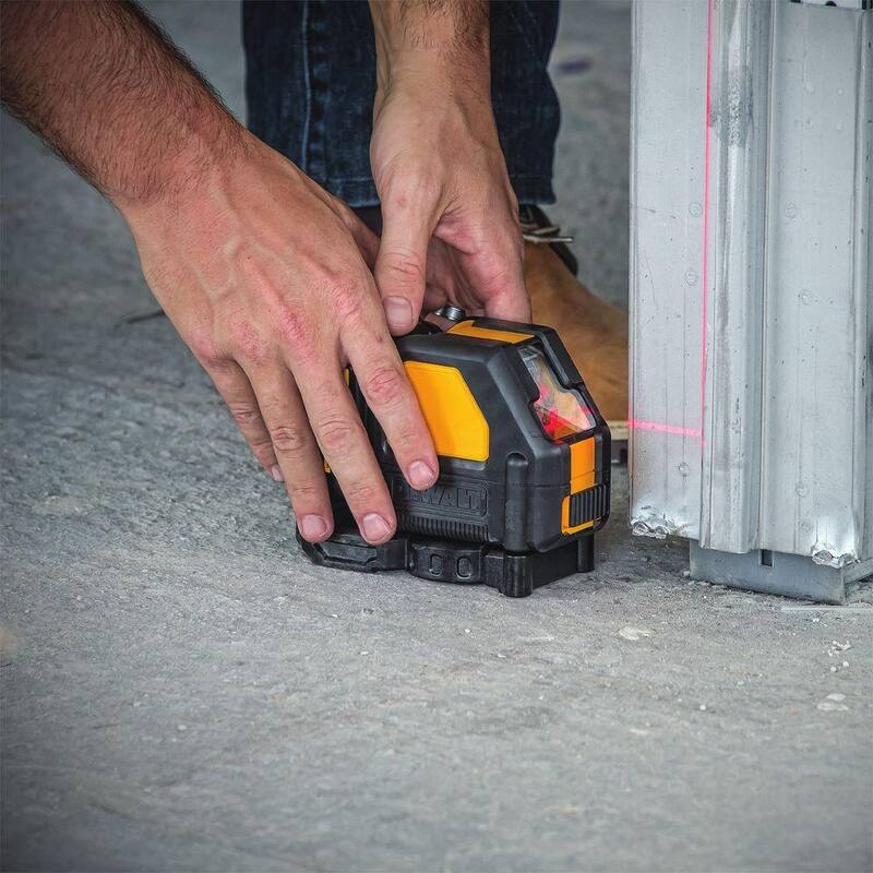 Kit de nivel láser de línea cruzada autonivelante rojo de 165 pies con batería de iones de litio DEWALT 12V MAX y trípode ajustable y portátil - DW088LRWDW0881T